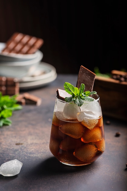 Ein Glas kalter Sommerkaffee