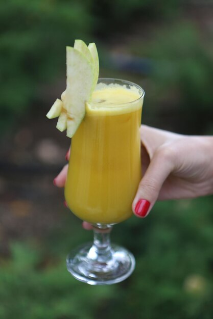 Ein Glas leckeren Orangensaft