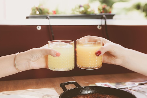 Ein Glas leckeren Orangensaft