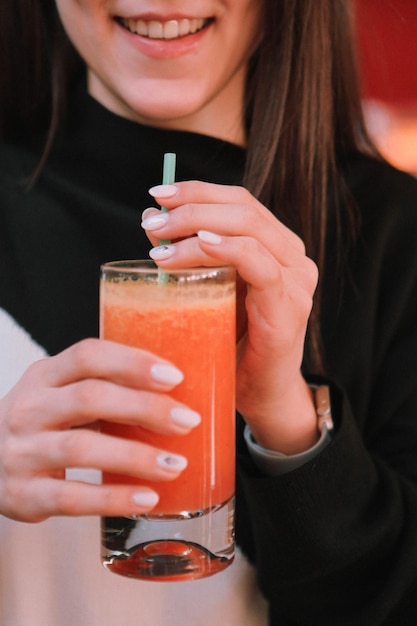 Ein Glas leckeren Orangensaft