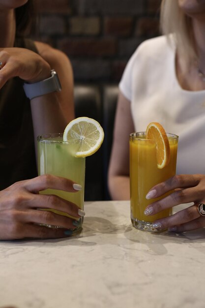 Ein Glas leckeren Orangensaft