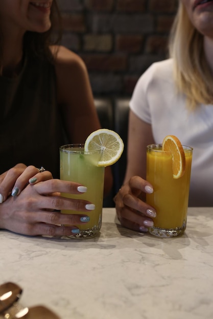 Ein Glas leckeren Orangensaft