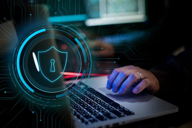 Ein Hacker benutzt ein Computerfoto