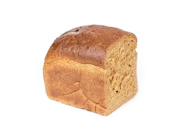 Ein halbes Roggenbrot isoliert auf weißem Hintergrund