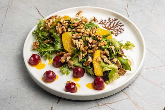 Foto ein köstlicher salat in einem restaurant close up