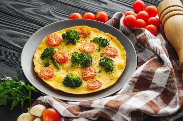 Ein köstliches Brokkoli-Omelett für eine gesunde Mahlzeit