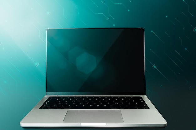 Ein Laptop mit schwarzem Bildschirm ist geöffnet und steht auf blauem Hintergrund.