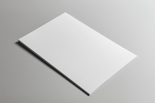 ein leeres Blatt Papier auf einem Tisch