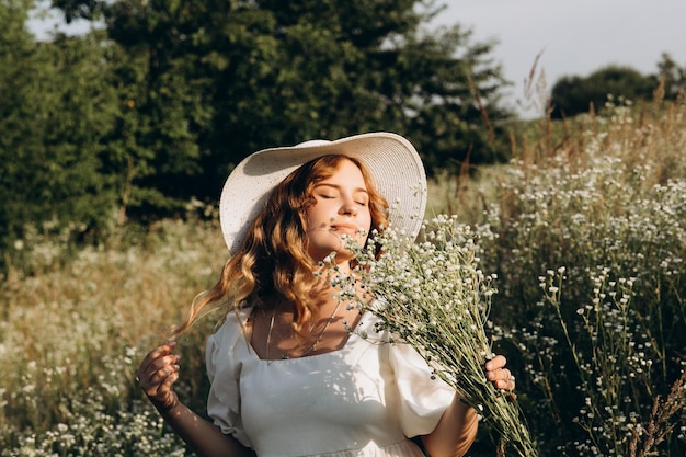 Foto ein mädchen auf einem feld