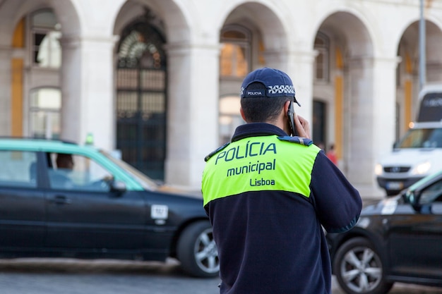 Ein örtlicher Polizist aus Lissabon