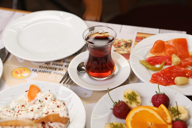 Ein reichhaltiges und köstliches türkisches Frühstück
