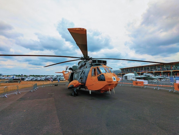 Ein Rettungshubschrauber am Boden