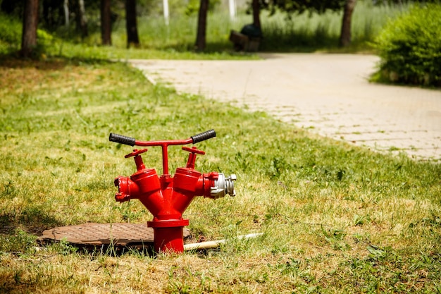 Ein roter Hydrant ist im Lukenkopierraum installiert