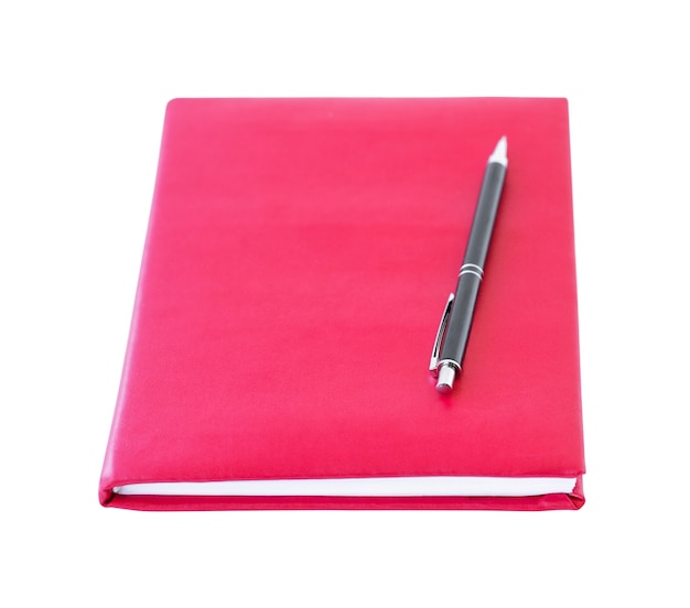 Ein rotes Notizbuch und ein schwarzer Stift darüber isoliert auf einem weißen Hintergrund Bildungskonzept zurück zu Schule und Geschäftskonzept