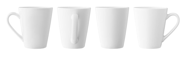 ein Satz weißer Tassen für Tee oder Kaffee auf einem isolierten weißen Hintergrund