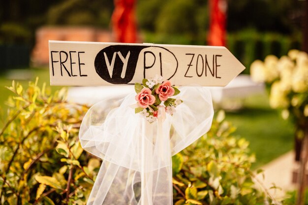 Ein Schild mit der Aufschrift vv pi zone