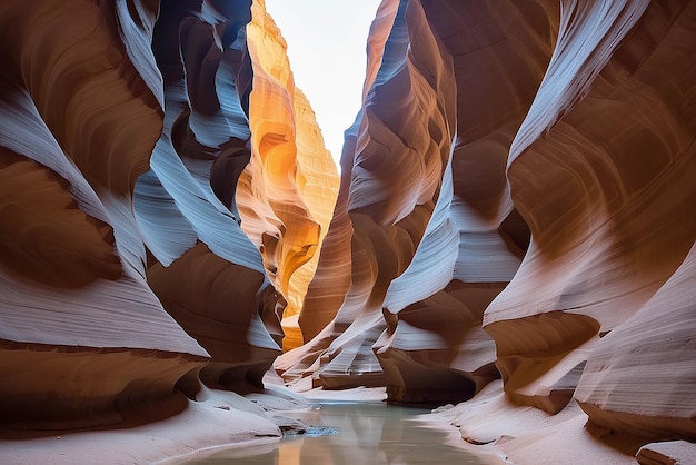 Ein Schlitz-Canyon außerhalb von Page Arizona schöne Farben und Sandstein verursacht von Äonen von Wind und Wasser Erosion Page Arizona Vereinigten Staaten von Amerika
