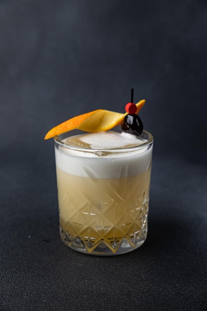 ein schöner alkoholischer Cocktail vom Barmann des Restaurants