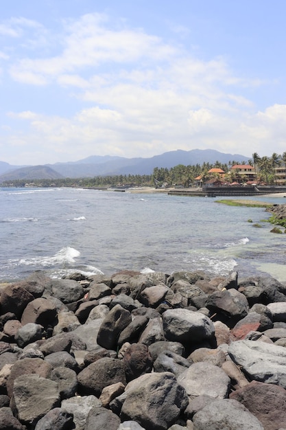 Ein schöner Panoramablick auf den Strand in Bali Indonesien