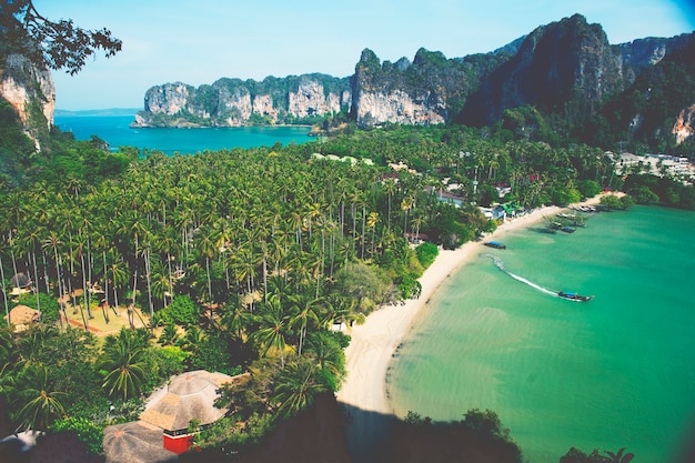 Ein schöner Strand in Thailand