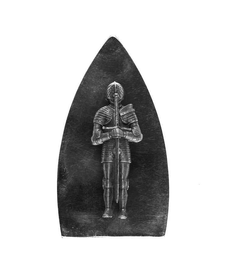Foto ein schwert mit dem wort ritter darauf