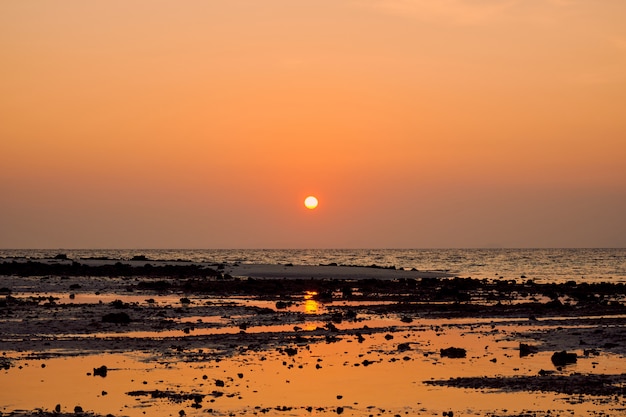 Ein Sonnenaufgang bei Thale Waek von Krabi