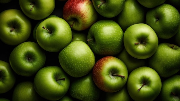 Ein Stapel grüner Äpfel mit einem, auf dem das Wort Apfel steht