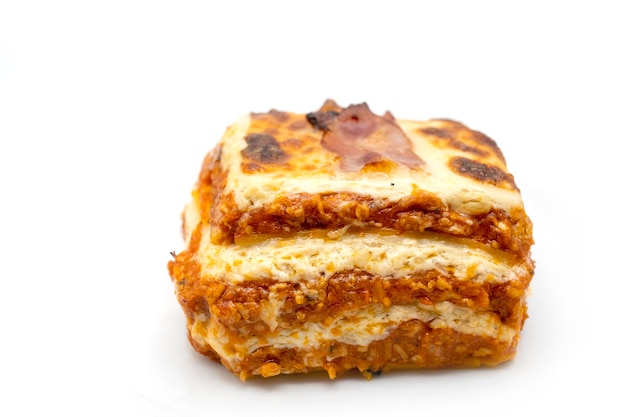 Ein Stapel Lasagne mit der oberen linken Ecke und der unteren rechten Ecke.