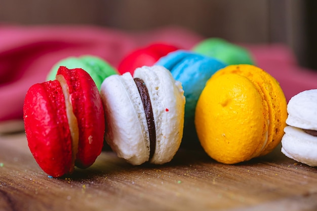 Ein Stapel Macarons in der Makrofotografie.