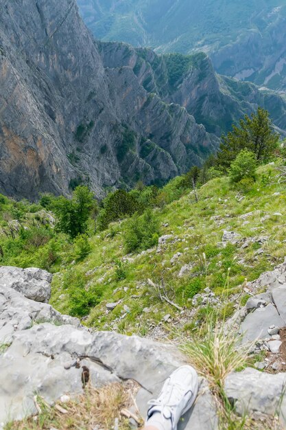 Ein steiler Berghang mit malerischer Aussicht