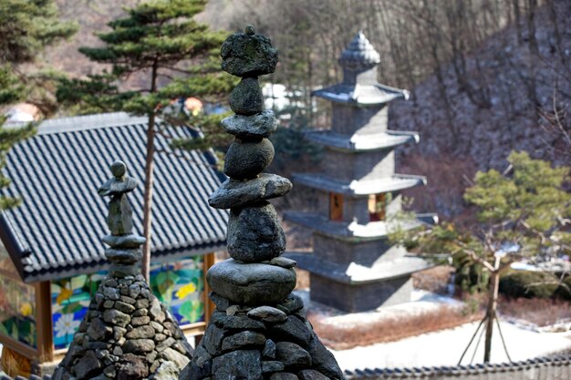 Foto ein steinhaufen im buddhistischen tempel