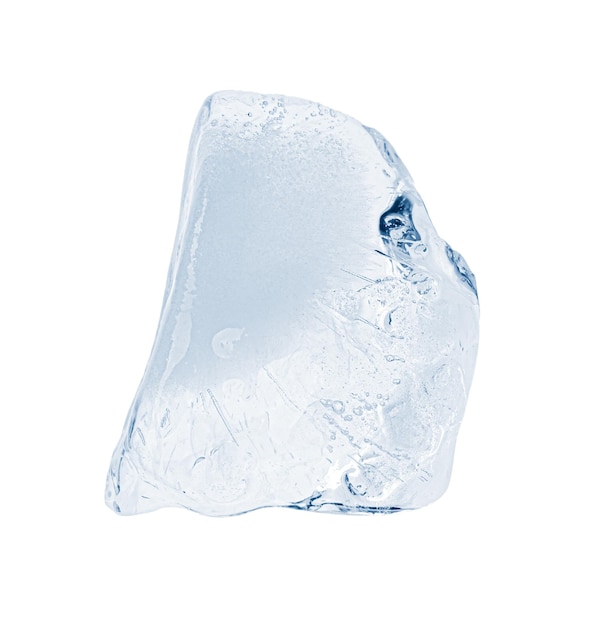 Ein Stück klares Eis, isoliert auf Weiß