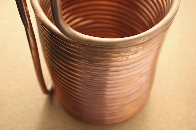 Ein Tauchwärmetauscher (Kühler) aus Kupfer, der bei der Herstellung von Craft Beer verwendet wird.