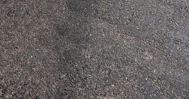 ein Teil einer mit Asphalt bedeckten Autobahn