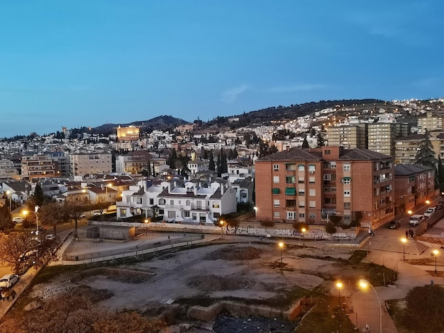 Ein Teil von Granada bei Sonnenuntergang aus dem Viertel Zaidin