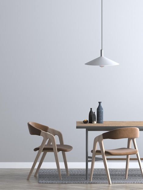 Ein Tisch und Stühle in einem Raum mit einer Lampe, die von der Decke hängt.