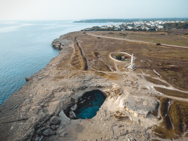 Ein toller Blick auf die "grotta della poesia" in Apulien