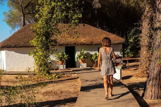 Ein Tourist, der den Naturpark Donana Huelva Andalusien besucht