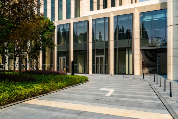 Ein- und Ausgang des Bürogebäudes in Shanghai Financial District Plaza