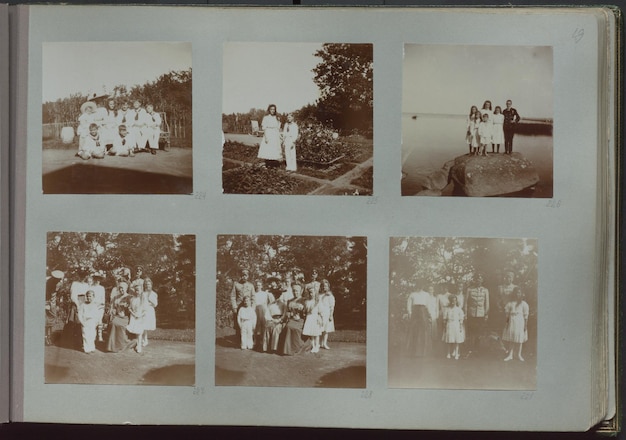 ein Vintage-Foto einer Gruppe von Menschen vor einem See
