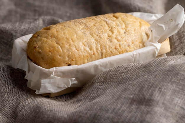 Ein Vollkornbrot aus frischem Brot