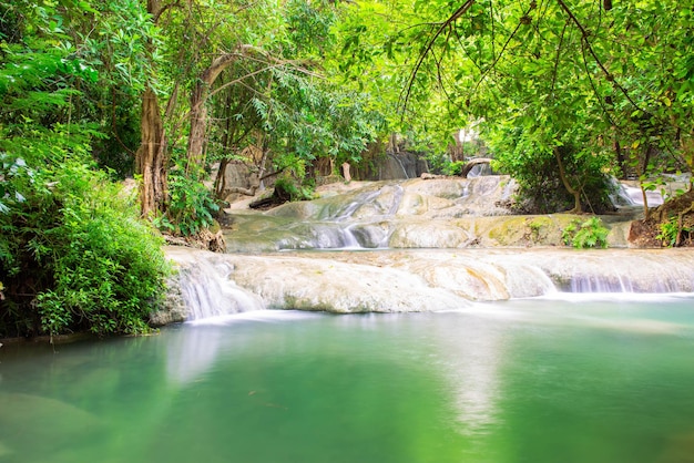 Foto ein wasserfall wunderschön in der natur