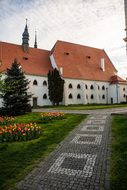 Ein Weg, der zur Burg der Prager Altstadt führt