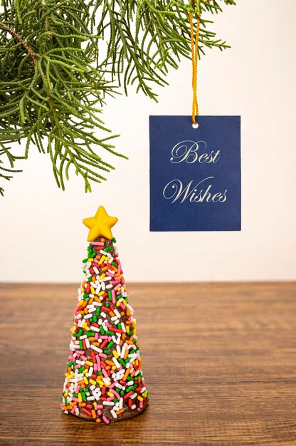 Ein Weihnachtsschmuck mit einem Best Wishes Banner