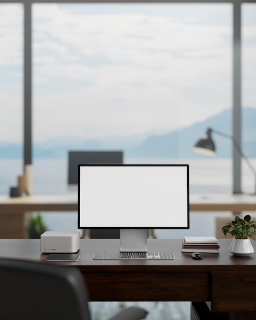 Ein Whitescreen-Computer-Mockup auf einem Schreibtisch in einem modernen, geräumigen Büro mit einem wunderschönen Naturblick