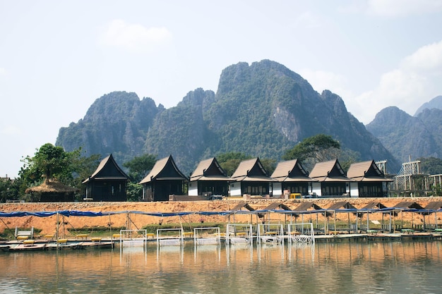 Foto ein wunderschöner panoramablick auf vang vieng in laos