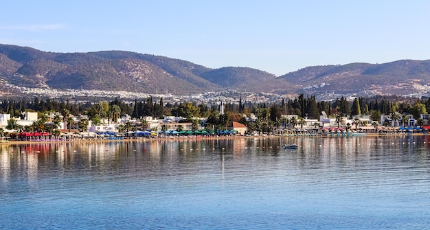 Ein wunderschönes Meer mit Sandstrand an der Ägäis Bitez Bodrum Türkei