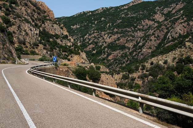 ein wunderschönes Panorama der italienischen Insel Sardinien