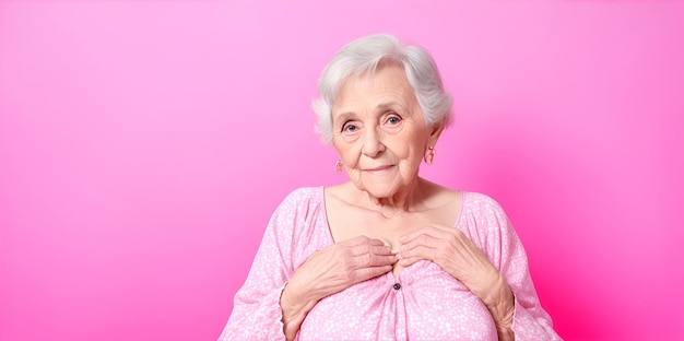 Eine ältere Frau weiß, dass sie Brustkrebs hat, auf einem rosa Hintergrund. Generative KI