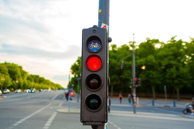 Eine Ampel für Radfahrer verbietet Bewegung